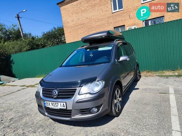 Серый Фольксваген Туран, объемом двигателя 1.9 л и пробегом 310 тыс. км за 7799 $, фото 1 на Automoto.ua