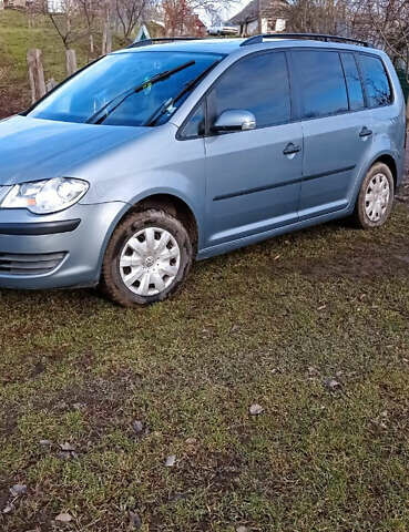 Серый Фольксваген Туран, объемом двигателя 1.6 л и пробегом 251 тыс. км за 6500 $, фото 1 на Automoto.ua