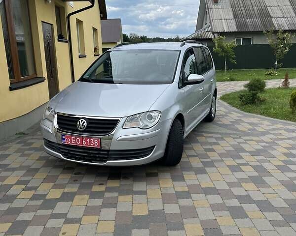 Сірий Фольксваген Туран, об'ємом двигуна 1.39 л та пробігом 204 тис. км за 7100 $, фото 1 на Automoto.ua