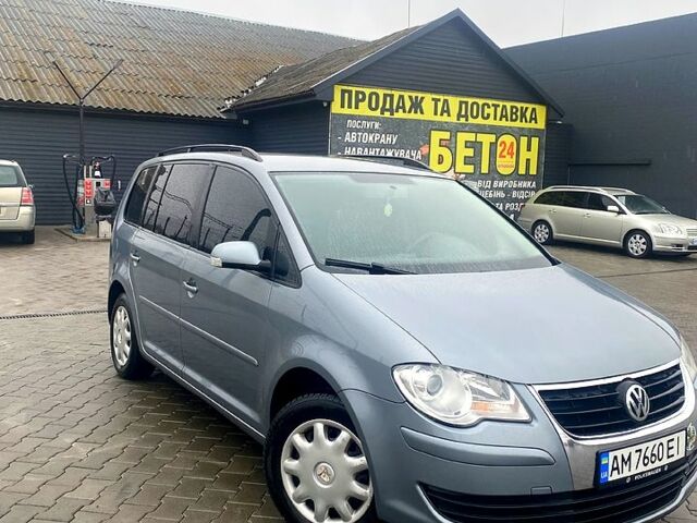 Серый Фольксваген Туран, объемом двигателя 1.9 л и пробегом 280 тыс. км за 7700 $, фото 1 на Automoto.ua