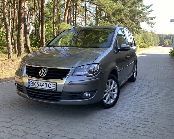 Сірий Фольксваген Туран, об'ємом двигуна 1.9 л та пробігом 238 тис. км за 8750 $, фото 1 на Automoto.ua
