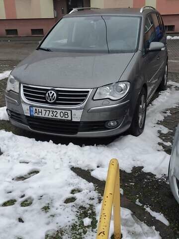 Серый Фольксваген Туран, объемом двигателя 2 л и пробегом 198 тыс. км за 7600 $, фото 1 на Automoto.ua