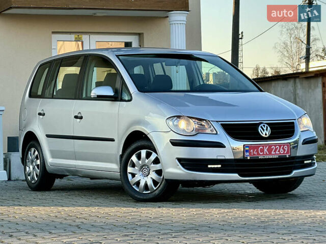 Серый Фольксваген Туран, объемом двигателя 1.6 л и пробегом 191 тыс. км за 7270 $, фото 1 на Automoto.ua