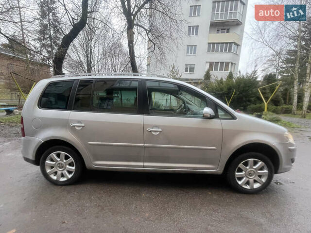 Серый Фольксваген Туран, объемом двигателя 1.9 л и пробегом 360 тыс. км за 3950 $, фото 1 на Automoto.ua