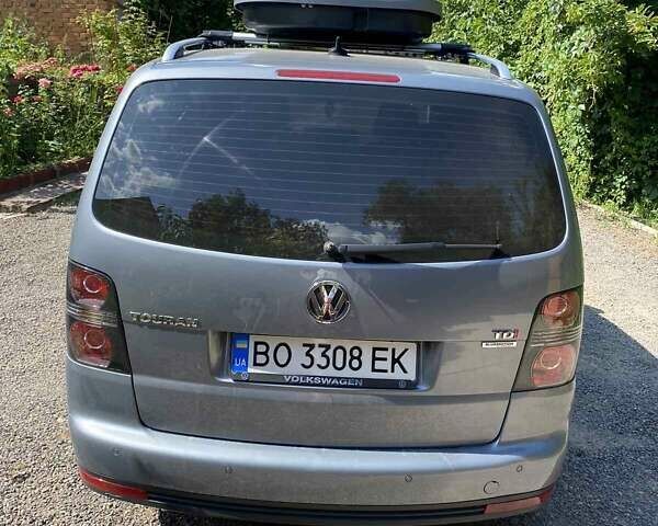 Серый Фольксваген Туран, объемом двигателя 1.9 л и пробегом 245 тыс. км за 8700 $, фото 1 на Automoto.ua