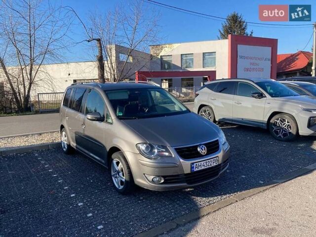 Серый Фольксваген Туран, объемом двигателя 1.4 л и пробегом 233 тыс. км за 5400 $, фото 1 на Automoto.ua