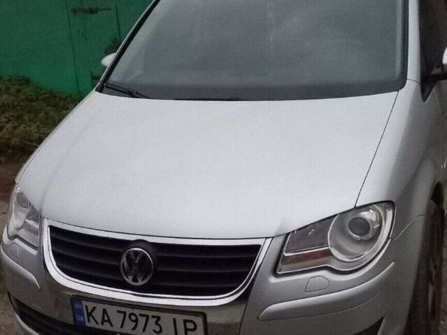 Сірий Фольксваген Туран, об'ємом двигуна 1.4 л та пробігом 226 тис. км за 7500 $, фото 1 на Automoto.ua