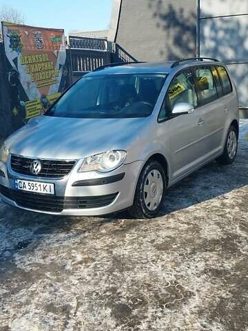 Сірий Фольксваген Туран, об'ємом двигуна 1.6 л та пробігом 211 тис. км за 7000 $, фото 1 на Automoto.ua