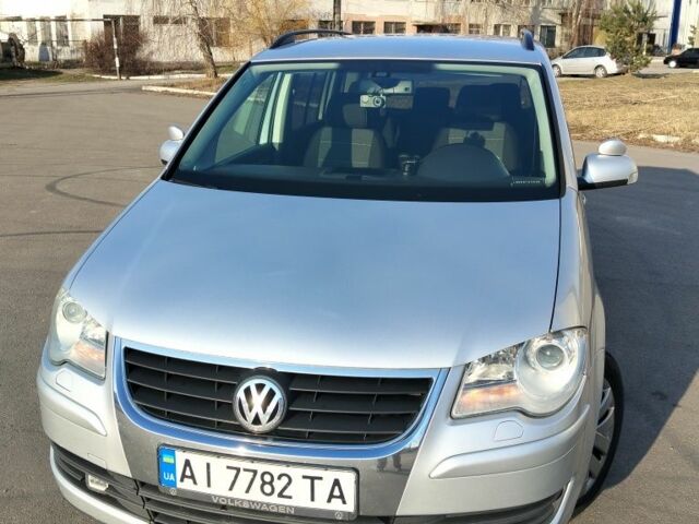 Серый Фольксваген Туран, объемом двигателя 2 л и пробегом 274 тыс. км за 7300 $, фото 1 на Automoto.ua