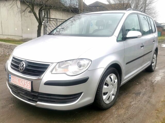 Серый Фольксваген Туран, объемом двигателя 1.6 л и пробегом 193 тыс. км за 5600 $, фото 1 на Automoto.ua