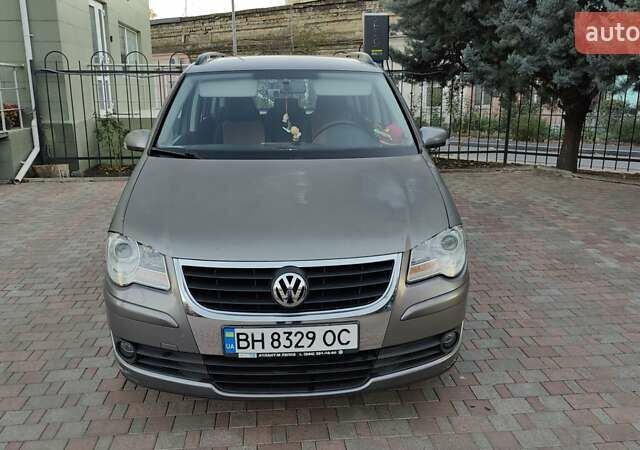 Сірий Фольксваген Туран, об'ємом двигуна 1.97 л та пробігом 214 тис. км за 6500 $, фото 1 на Automoto.ua