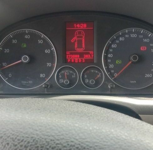 Серый Фольксваген Туран, объемом двигателя 1.4 л и пробегом 3 тыс. км за 6162 $, фото 1 на Automoto.ua