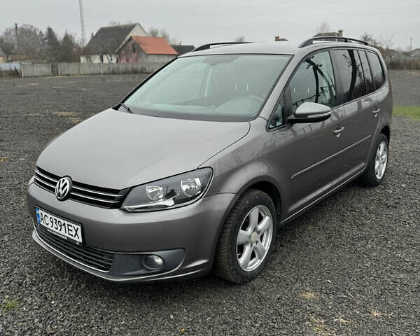 Серый Фольксваген Туран, объемом двигателя 1.6 л и пробегом 315 тыс. км за 9199 $, фото 1 на Automoto.ua