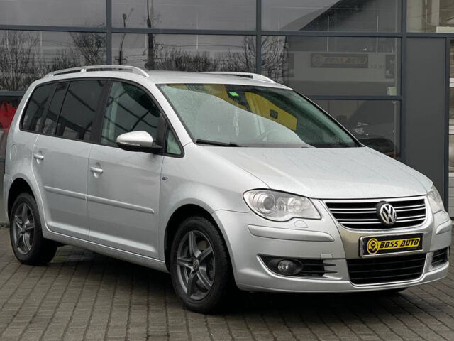 Серый Фольксваген Туран, объемом двигателя 1.4 л и пробегом 262 тыс. км за 8000 $, фото 1 на Automoto.ua