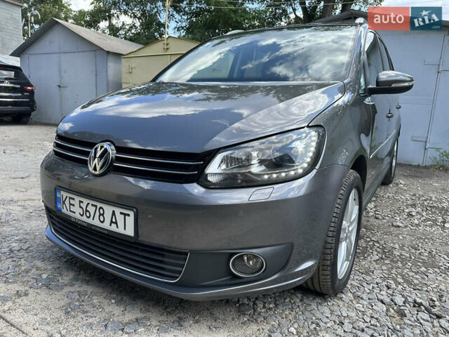 Серый Фольксваген Туран, объемом двигателя 1.97 л и пробегом 320 тыс. км за 12500 $, фото 1 на Automoto.ua