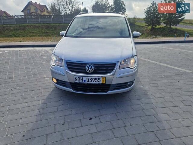 Серый Фольксваген Туран, объемом двигателя 1.4 л и пробегом 196 тыс. км за 6400 $, фото 1 на Automoto.ua