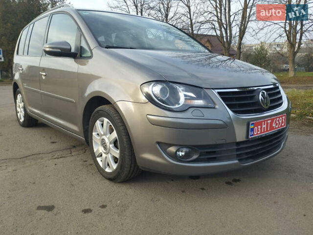 Сірий Фольксваген Туран, об'ємом двигуна 1.6 л та пробігом 200 тис. км за 9200 $, фото 1 на Automoto.ua