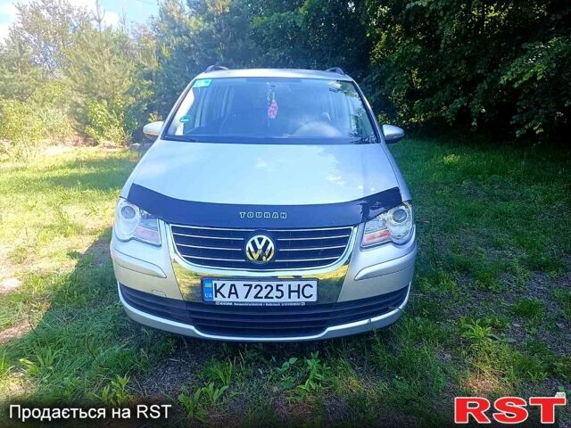 Серый Фольксваген Туран, объемом двигателя 1.4 л и пробегом 228 тыс. км за 7300 $, фото 1 на Automoto.ua