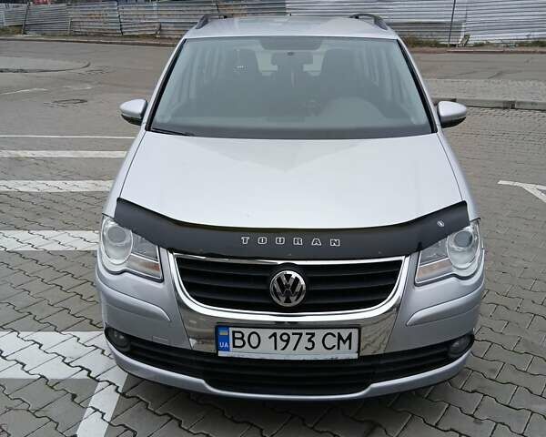 Серый Фольксваген Туран, объемом двигателя 1.9 л и пробегом 243 тыс. км за 7900 $, фото 1 на Automoto.ua