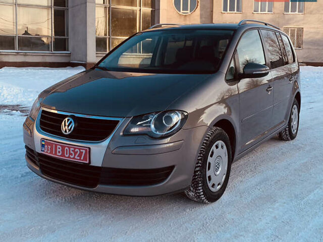 Сірий Фольксваген Туран, об'ємом двигуна 1.6 л та пробігом 227 тис. км за 8200 $, фото 1 на Automoto.ua