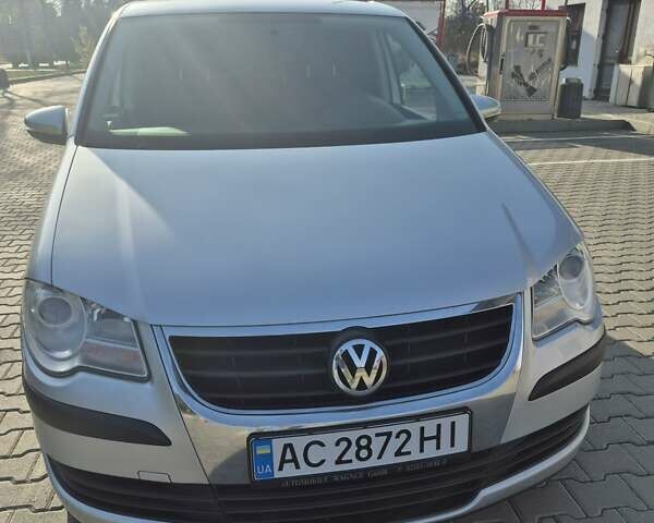 Серый Фольксваген Туран, объемом двигателя 1.9 л и пробегом 238 тыс. км за 9200 $, фото 1 на Automoto.ua