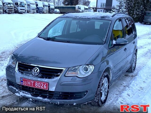 Серый Фольксваген Туран, объемом двигателя 1.4 л и пробегом 179 тыс. км за 7400 $, фото 1 на Automoto.ua