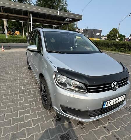 Серый Фольксваген Туран, объемом двигателя 1.6 л и пробегом 237 тыс. км за 10000 $, фото 1 на Automoto.ua