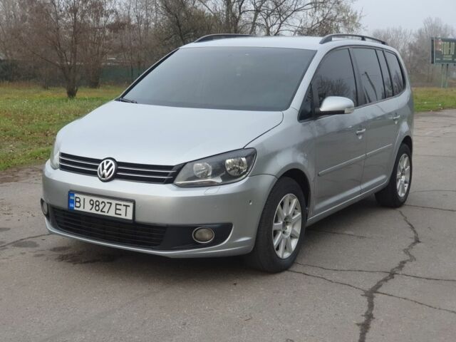 Серый Фольксваген Туран, объемом двигателя 2 л и пробегом 300 тыс. км за 10999 $, фото 1 на Automoto.ua