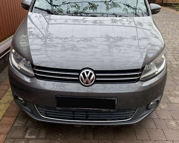 Серый Фольксваген Туран, объемом двигателя 1.6 л и пробегом 229 тыс. км за 11600 $, фото 1 на Automoto.ua