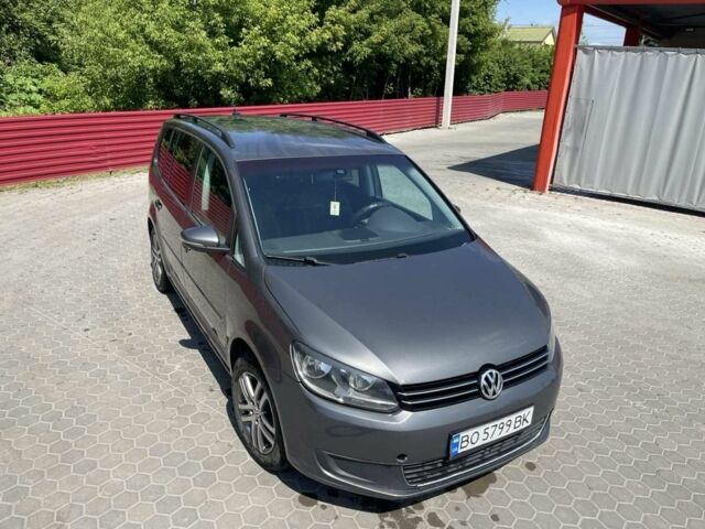 Серый Фольксваген Туран, объемом двигателя 2 л и пробегом 320 тыс. км за 8900 $, фото 1 на Automoto.ua