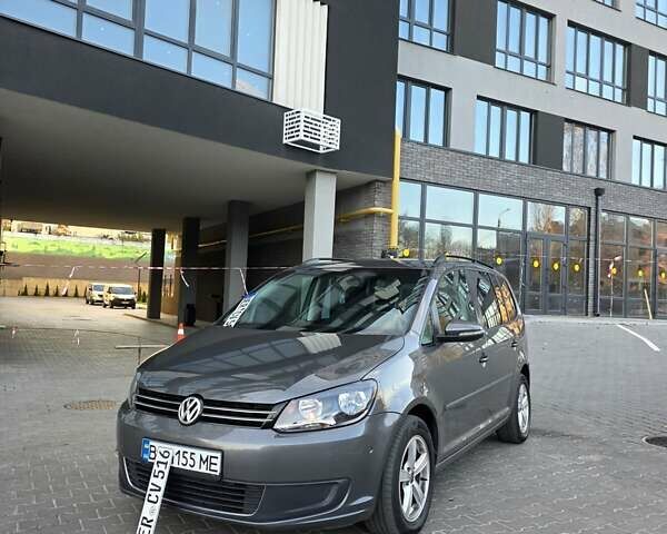 Серый Фольксваген Туран, объемом двигателя 1.6 л и пробегом 233 тыс. км за 8800 $, фото 1 на Automoto.ua