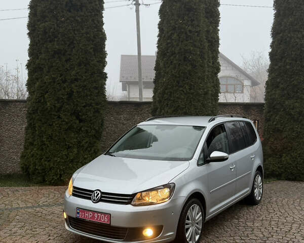 Серый Фольксваген Туран, объемом двигателя 1.6 л и пробегом 245 тыс. км за 10200 $, фото 1 на Automoto.ua