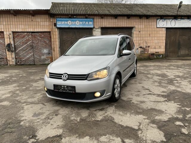 Серый Фольксваген Туран, объемом двигателя 1.6 л и пробегом 360 тыс. км за 4300 $, фото 1 на Automoto.ua