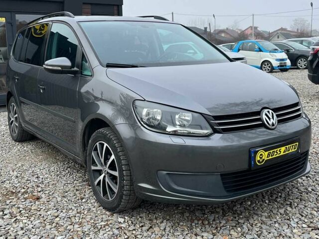 Серый Фольксваген Туран, объемом двигателя 1.6 л и пробегом 244 тыс. км за 9999 $, фото 1 на Automoto.ua