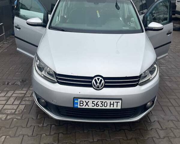 Серый Фольксваген Туран, объемом двигателя 1.6 л и пробегом 318 тыс. км за 8500 $, фото 1 на Automoto.ua