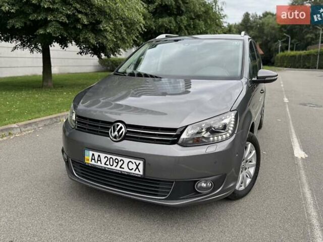 Серый Фольксваген Туран, объемом двигателя 2 л и пробегом 292 тыс. км за 10900 $, фото 1 на Automoto.ua