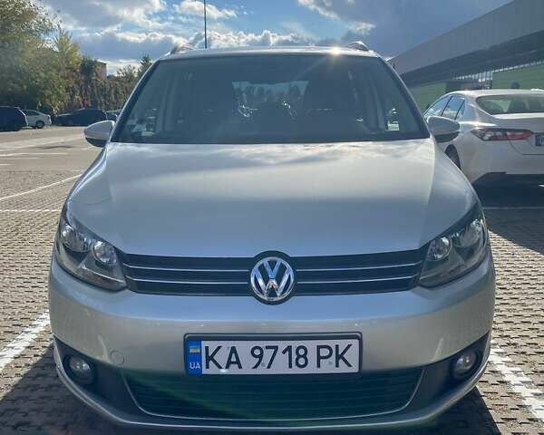 Серый Фольксваген Туран, объемом двигателя 1.6 л и пробегом 250 тыс. км за 10750 $, фото 1 на Automoto.ua