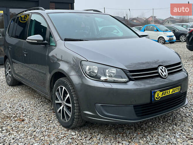 Серый Фольксваген Туран, объемом двигателя 1.6 л и пробегом 244 тыс. км за 9999 $, фото 1 на Automoto.ua