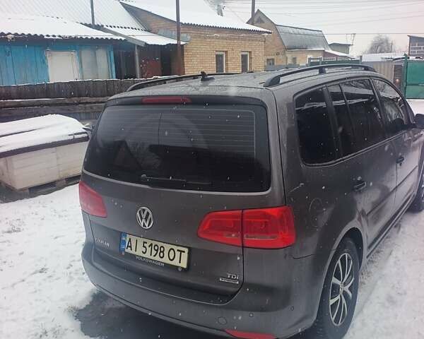Серый Фольксваген Туран, объемом двигателя 1.6 л и пробегом 336 тыс. км за 9800 $, фото 1 на Automoto.ua