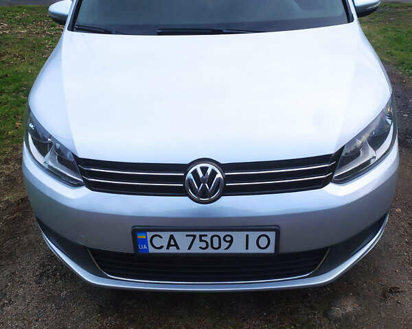 Серый Фольксваген Туран, объемом двигателя 1.6 л и пробегом 200 тыс. км за 10299 $, фото 1 на Automoto.ua