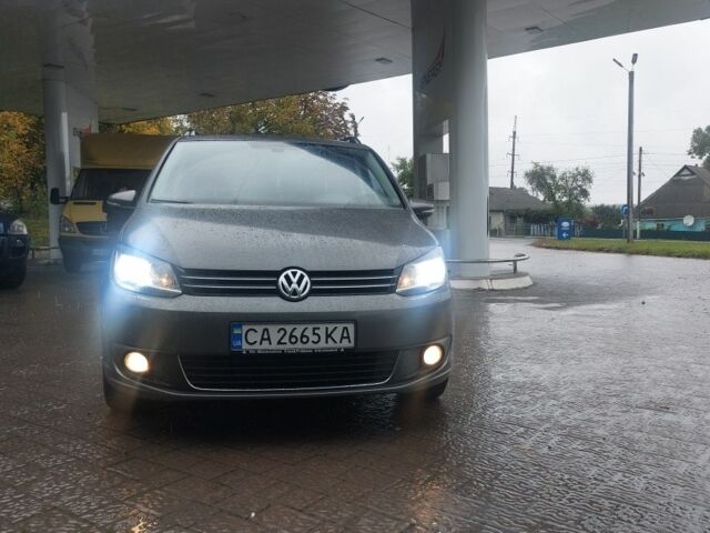 Серый Фольксваген Туран, объемом двигателя 1.6 л и пробегом 264 тыс. км за 10300 $, фото 1 на Automoto.ua