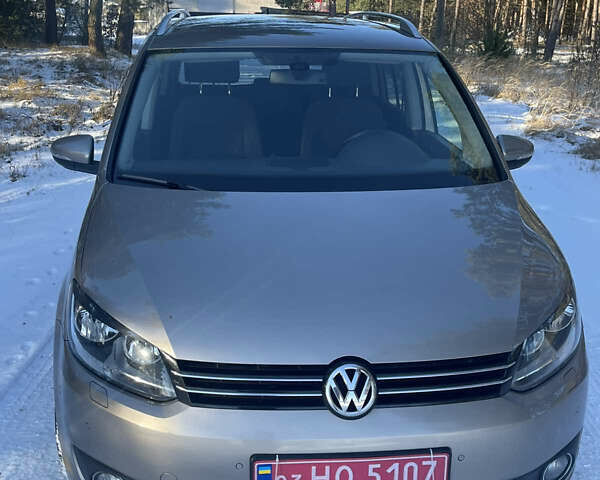 Серый Фольксваген Туран, объемом двигателя 1.6 л и пробегом 277 тыс. км за 9500 $, фото 1 на Automoto.ua