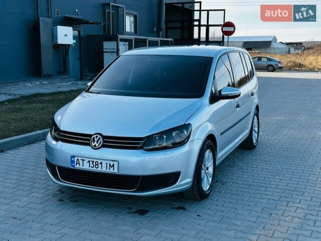 Серый Фольксваген Туран, объемом двигателя 1.6 л и пробегом 222 тыс. км за 10800 $, фото 1 на Automoto.ua