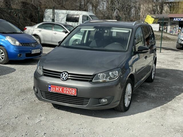 Серый Фольксваген Туран, объемом двигателя 1.6 л и пробегом 180 тыс. км за 9999 $, фото 1 на Automoto.ua