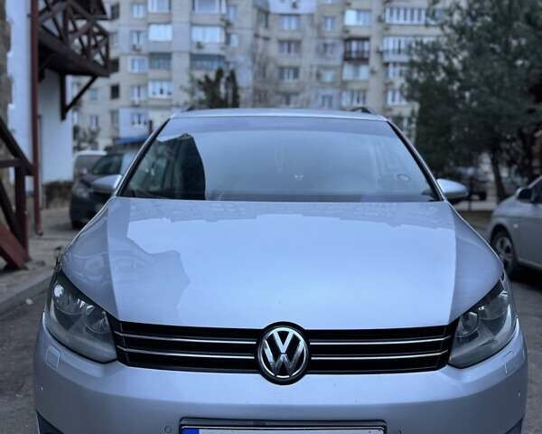 Сірий Фольксваген Туран, об'ємом двигуна 1.97 л та пробігом 304 тис. км за 9750 $, фото 1 на Automoto.ua