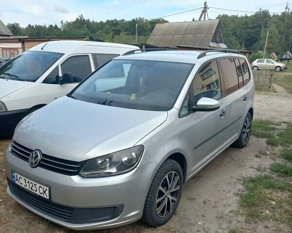 Сірий Фольксваген Туран, об'ємом двигуна 1.6 л та пробігом 390 тис. км за 10200 $, фото 1 на Automoto.ua