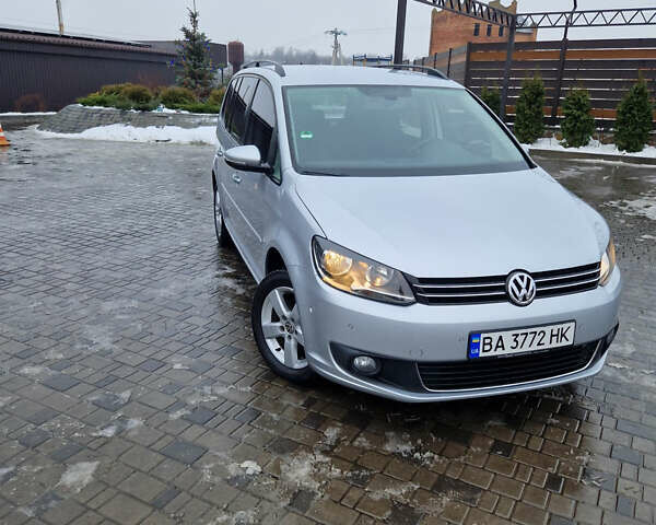 Сірий Фольксваген Туран, об'ємом двигуна 1.6 л та пробігом 240 тис. км за 10499 $, фото 1 на Automoto.ua