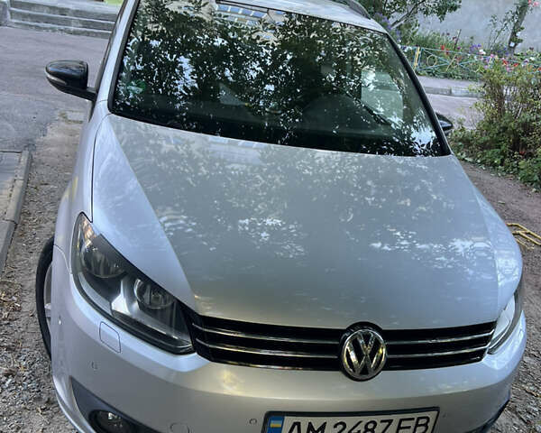 Серый Фольксваген Туран, объемом двигателя 1.98 л и пробегом 260 тыс. км за 11400 $, фото 1 на Automoto.ua