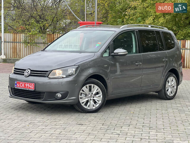 Серый Фольксваген Туран, объемом двигателя 1.6 л и пробегом 201 тыс. км за 12800 $, фото 1 на Automoto.ua