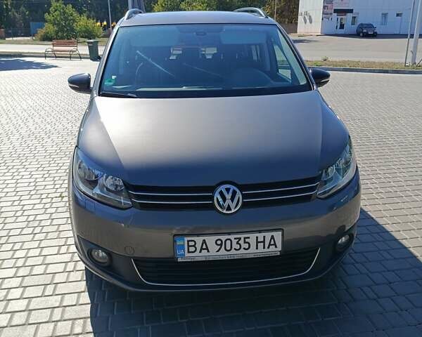 Серый Фольксваген Туран, объемом двигателя 1.6 л и пробегом 259 тыс. км за 12200 $, фото 1 на Automoto.ua